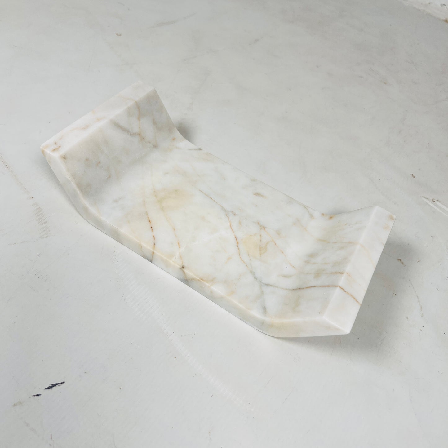 Curved Tray