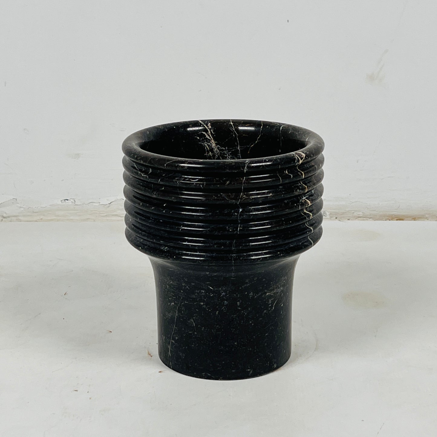 Echo Vase - Black