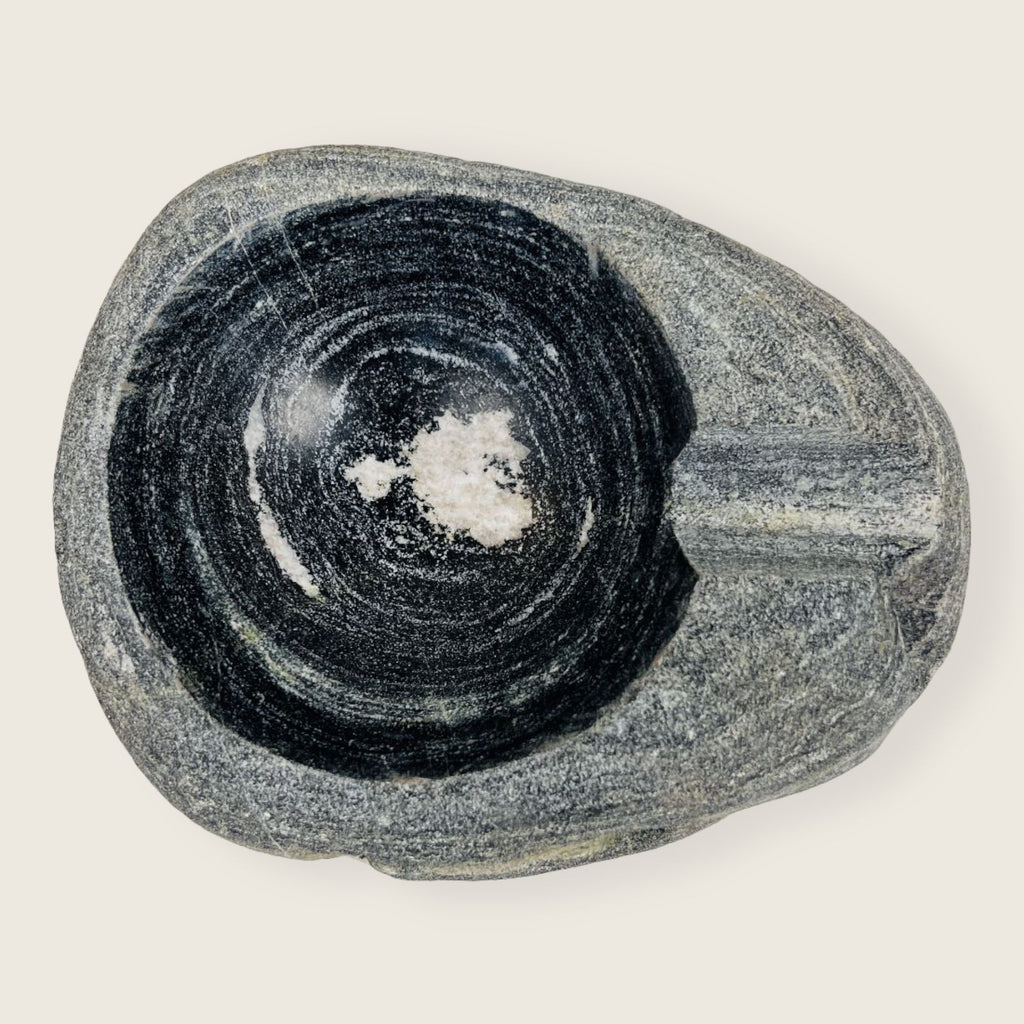 River Stone White Spot Ash Tray