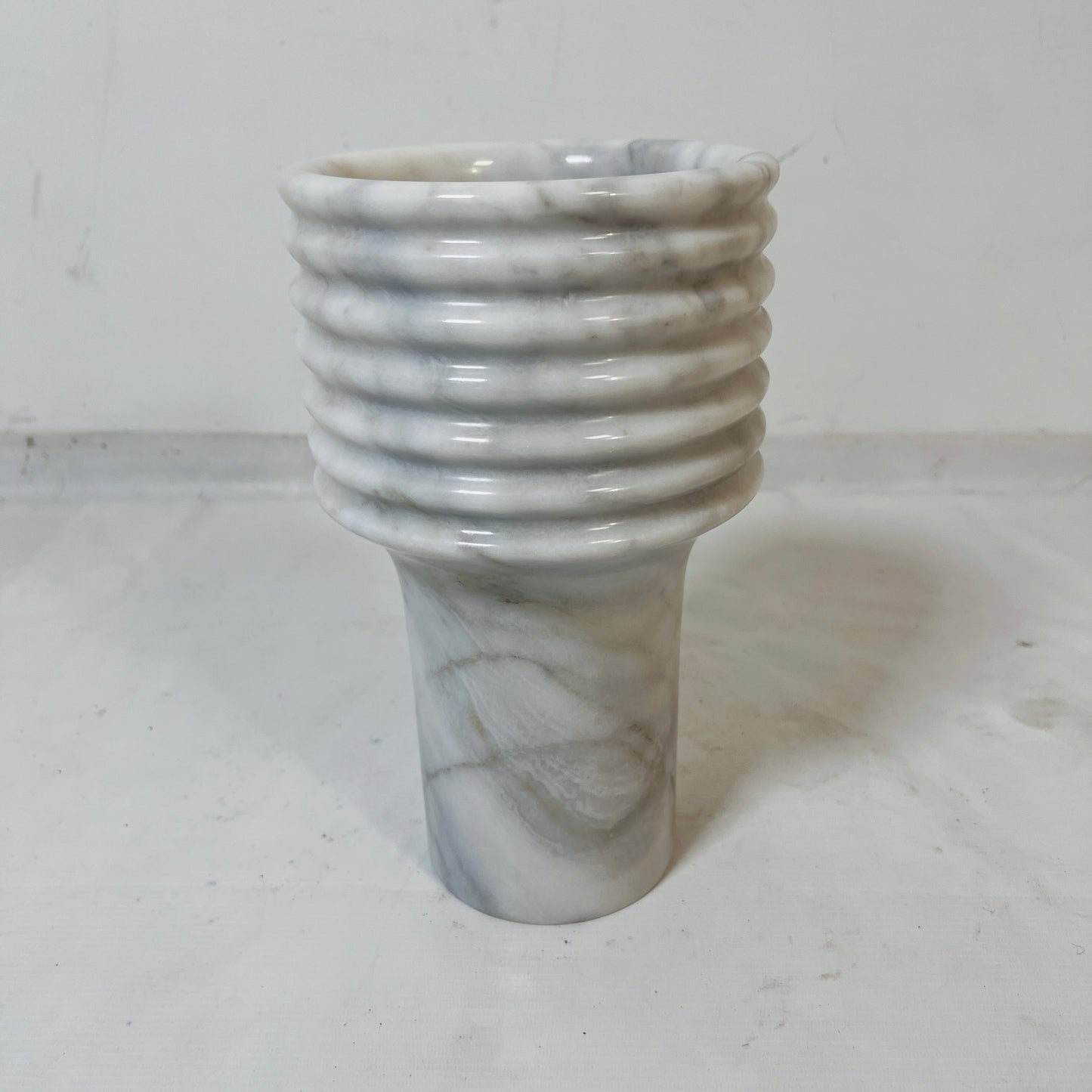 Echo Vase - Gray