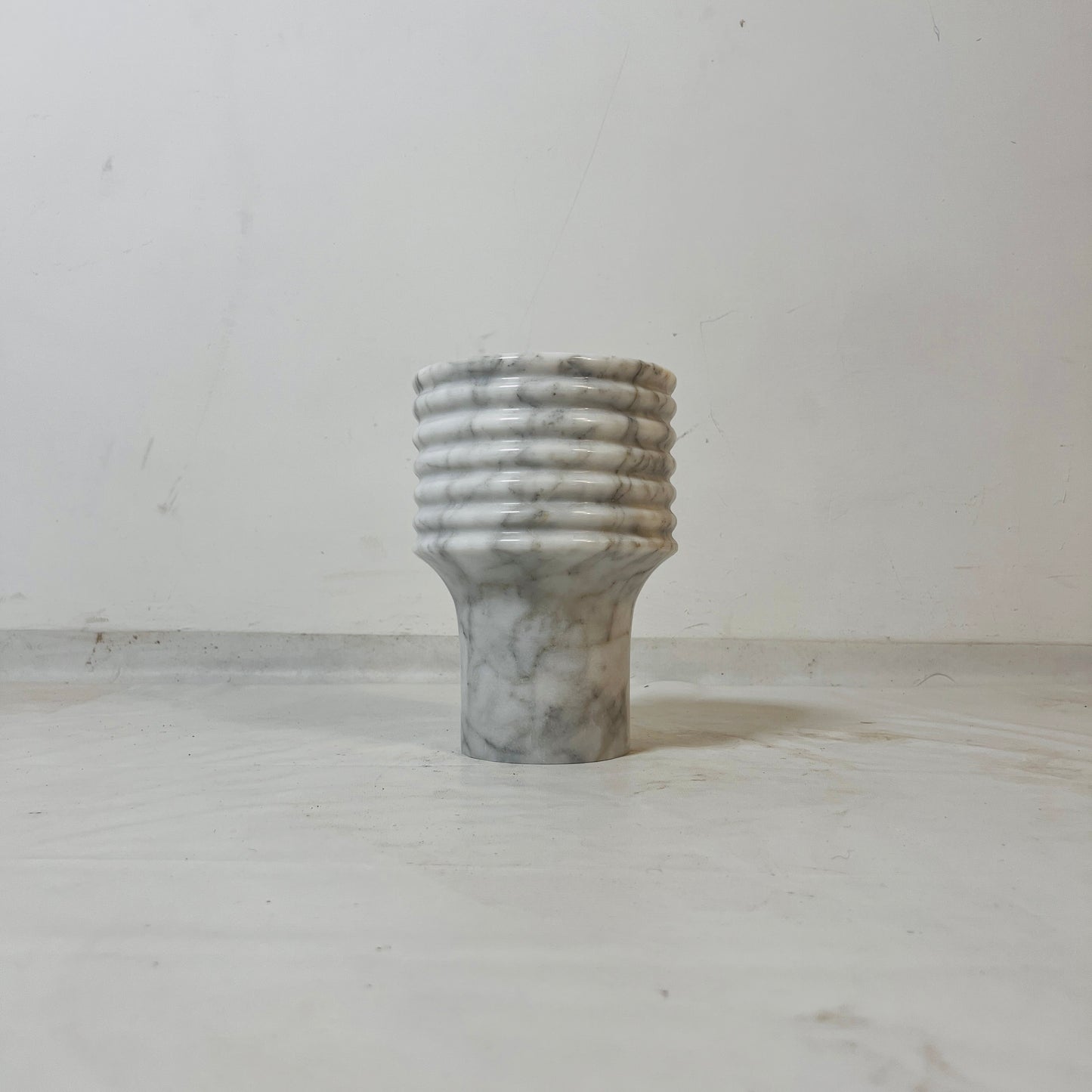 Echo Vase - Gray