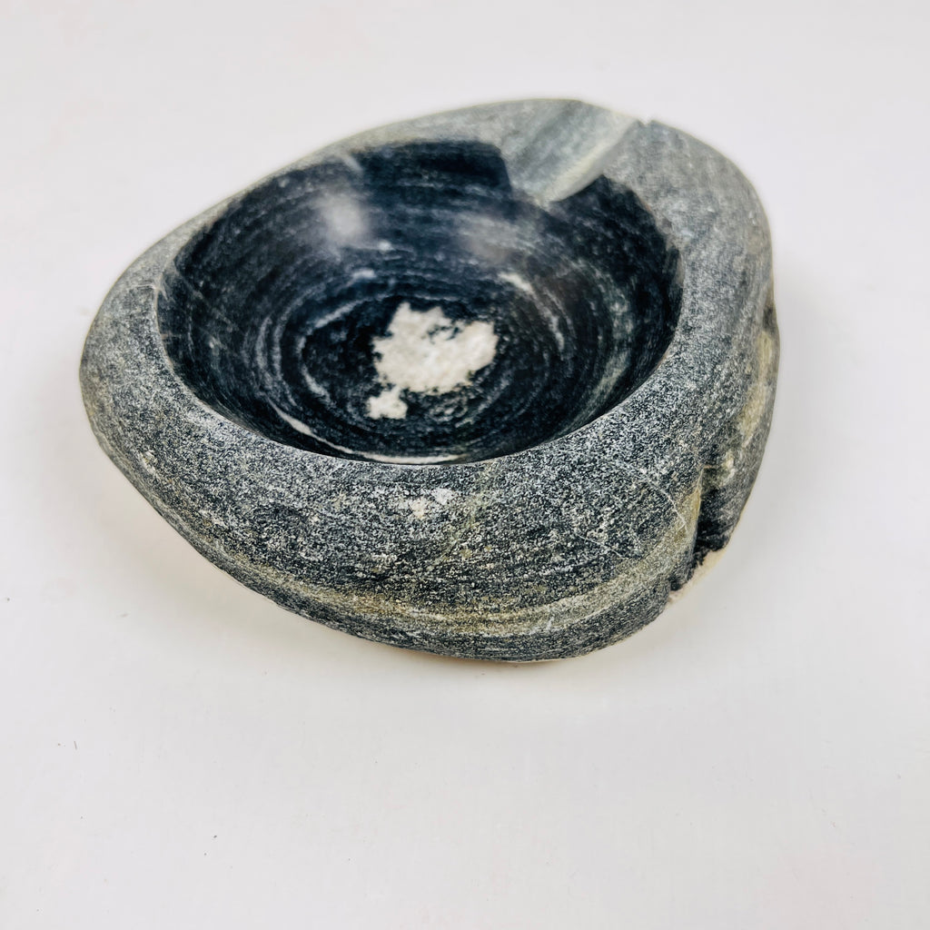 River Stone White Spot Ash Tray