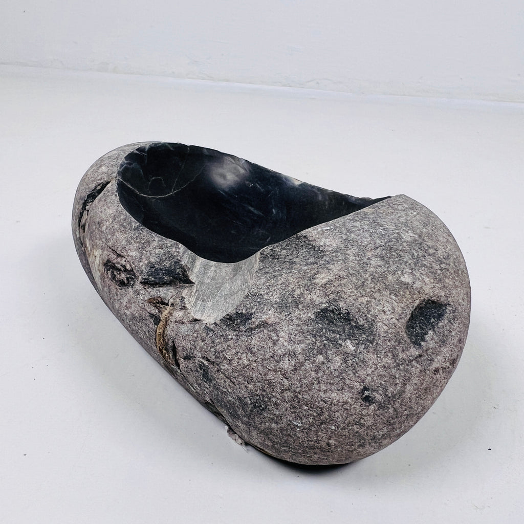 River Stone Deep Black Lined  Ash Tray