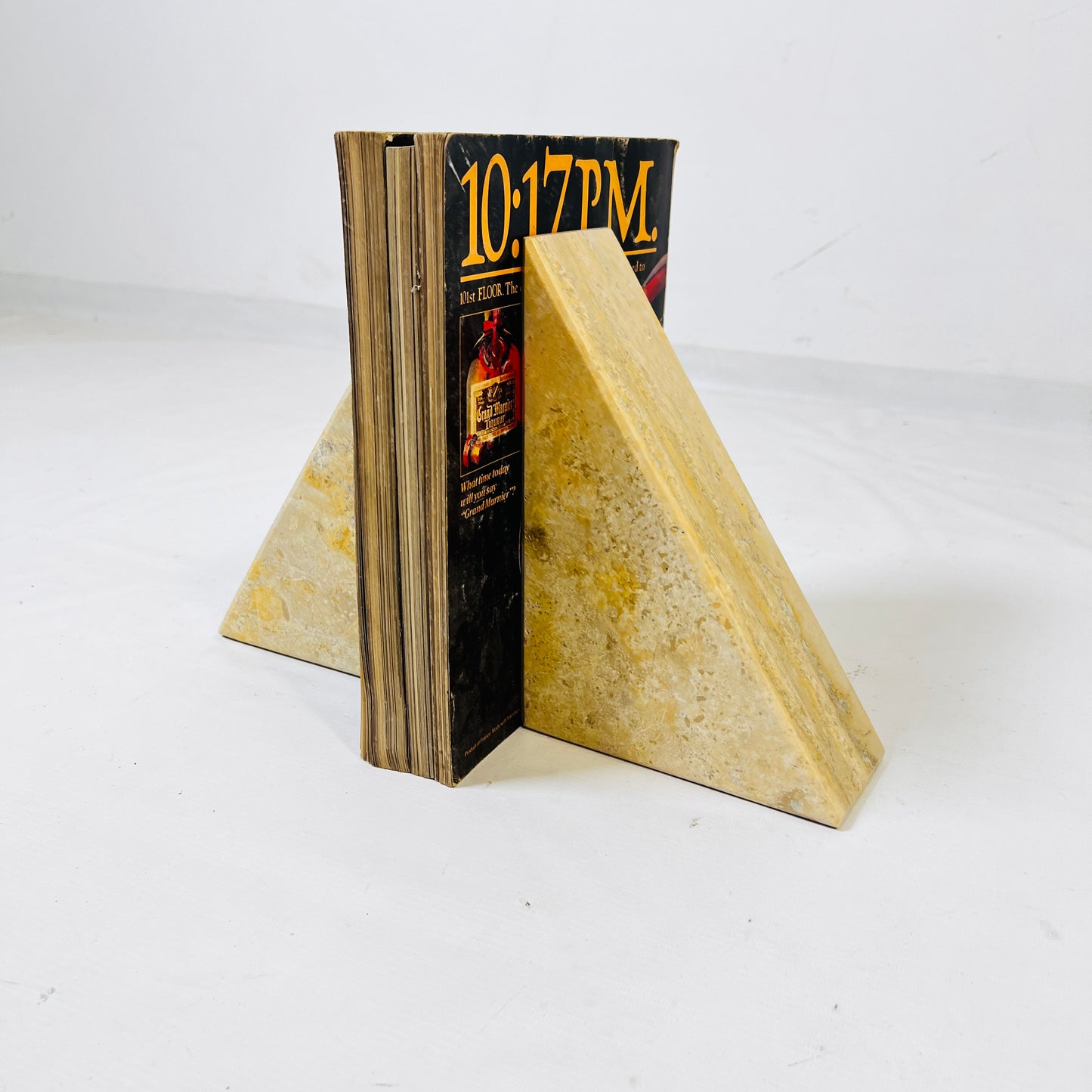 Terra Vein Pyramid - Travertine