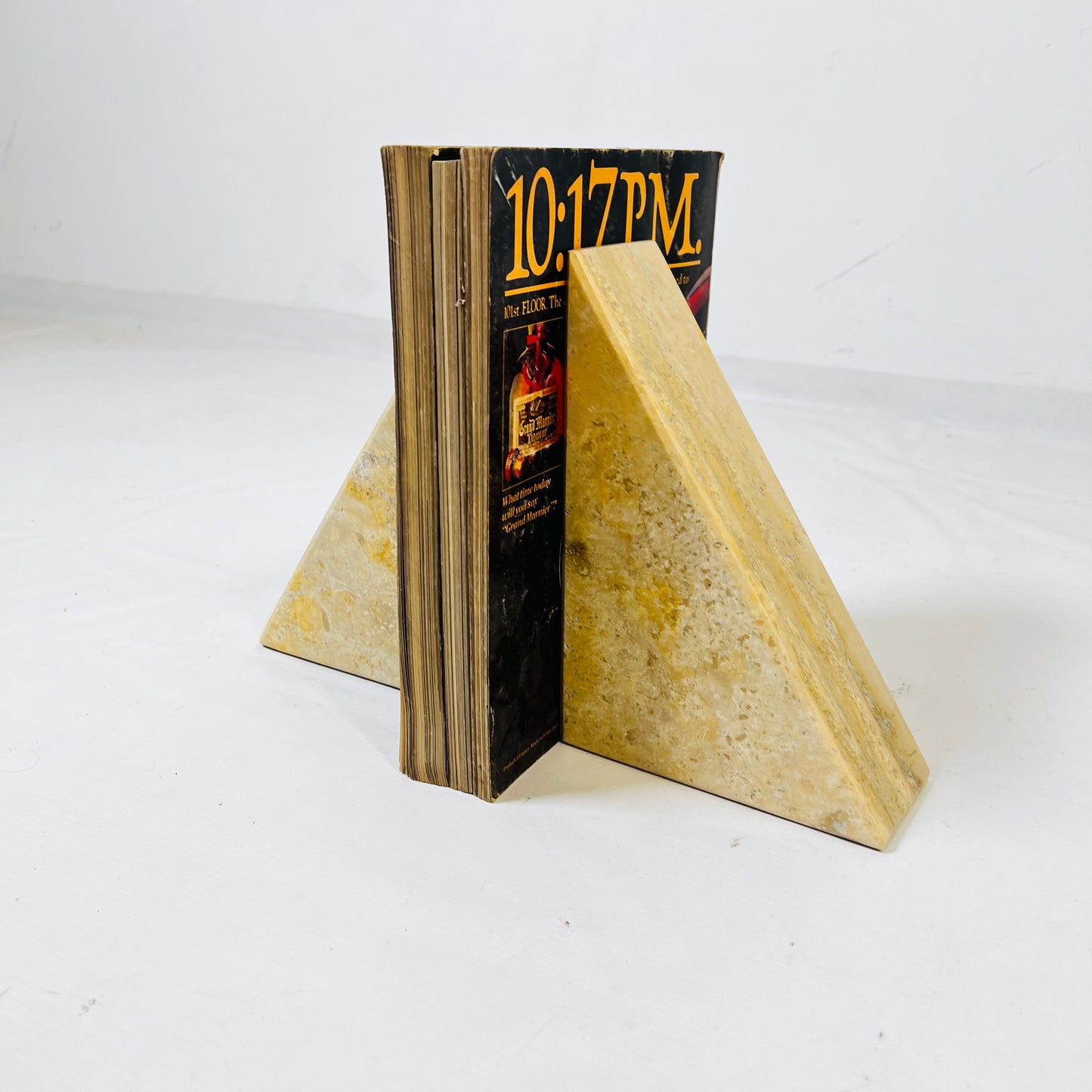 Terra Vein Pyramid - Travertine