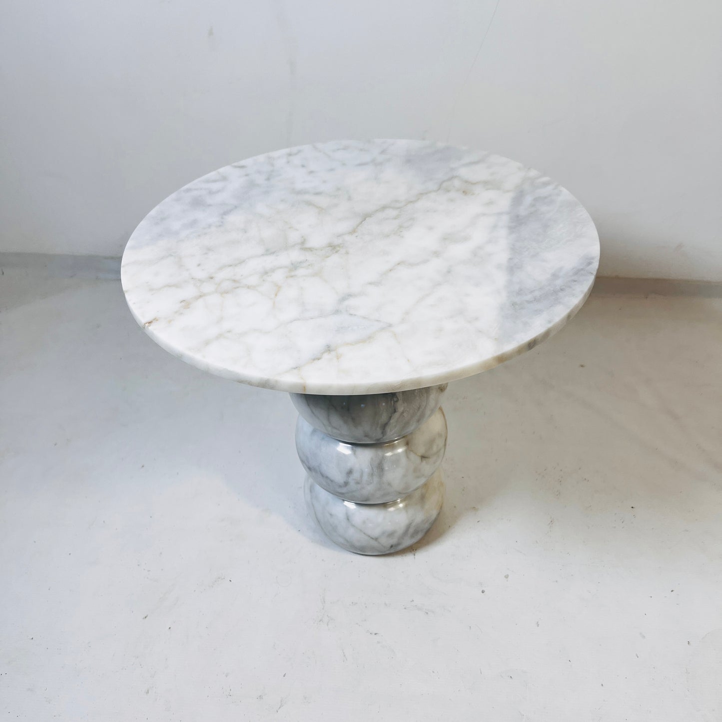 Driftstone Round Table - Gray