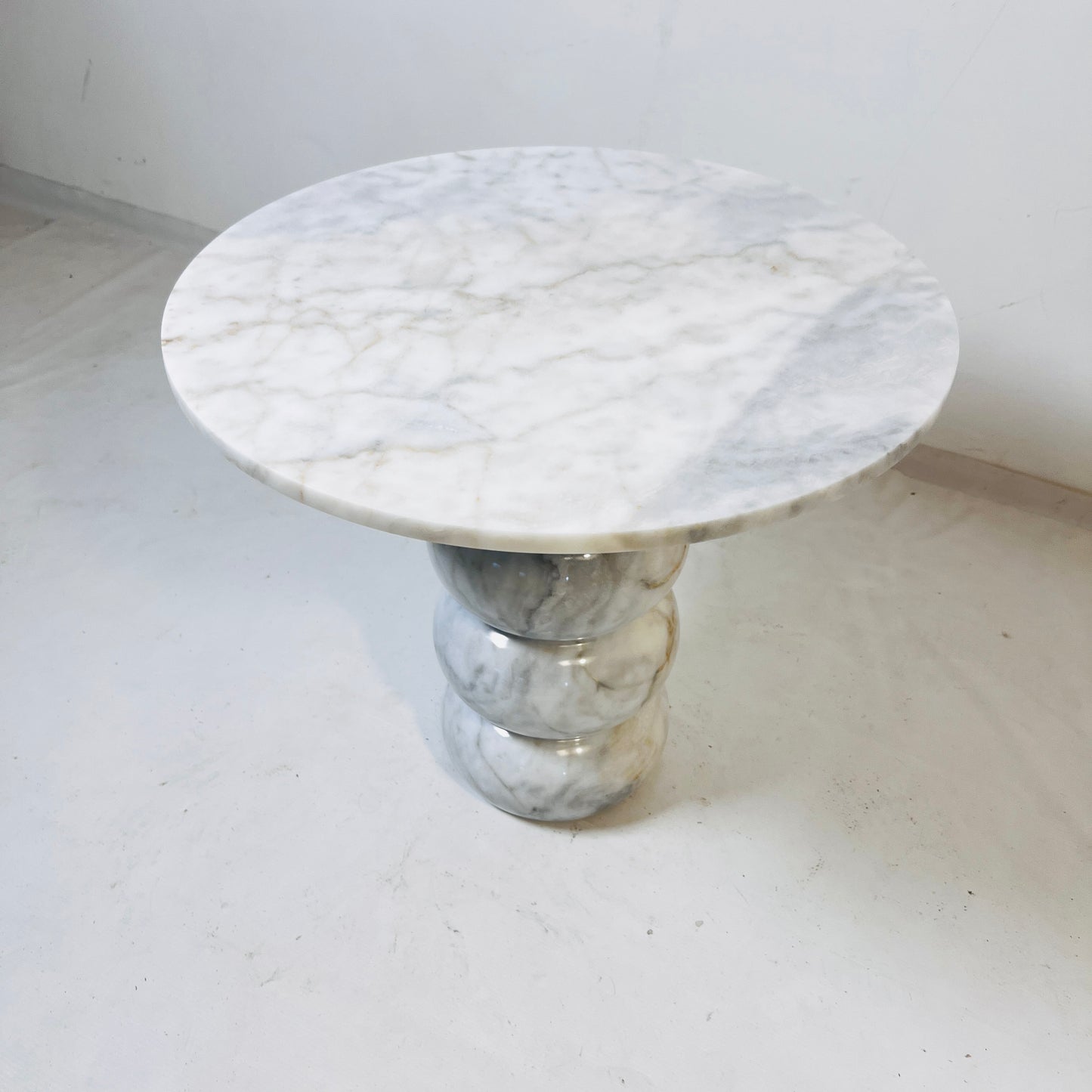 Driftstone Round Table - Gray