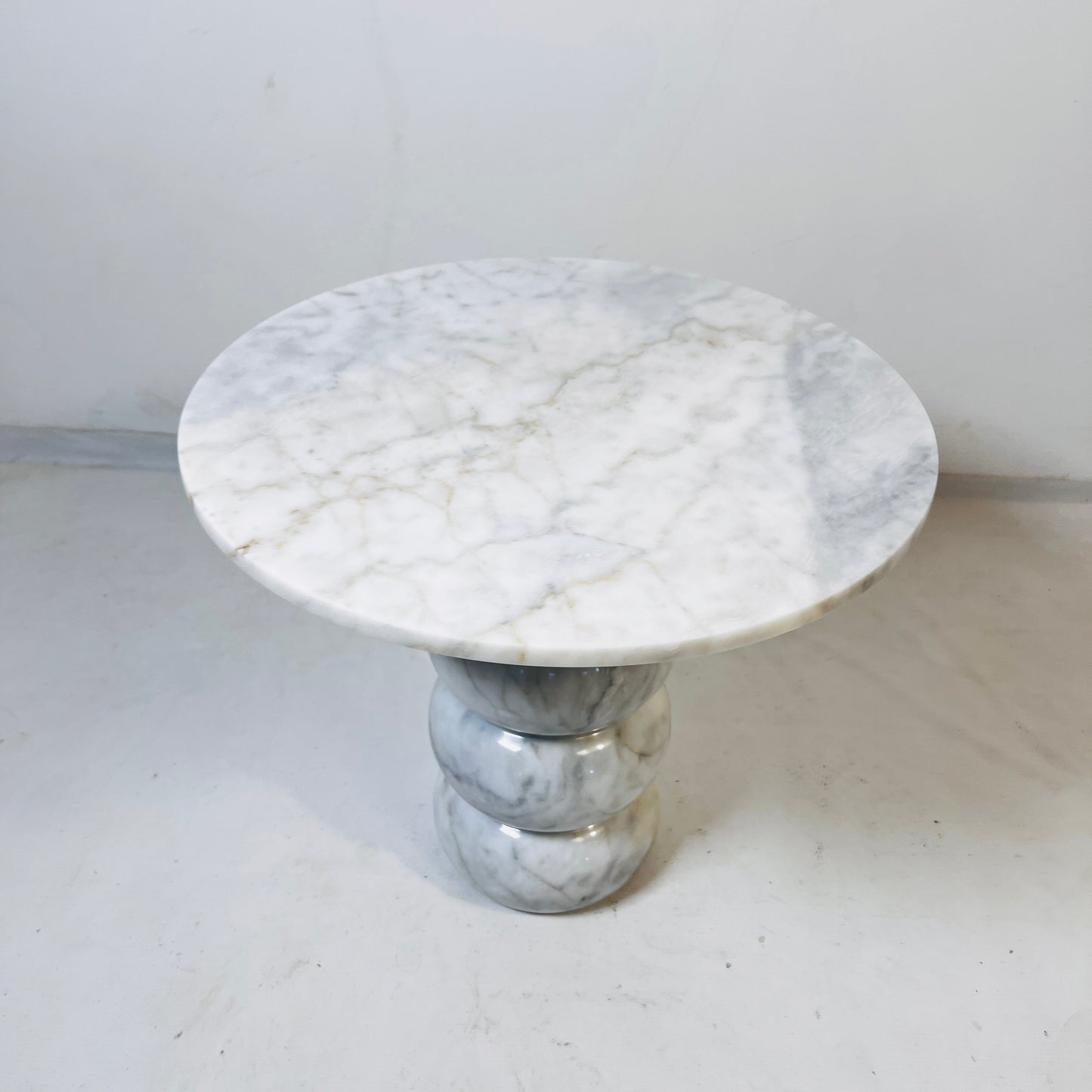 Driftstone Round Table - Gray