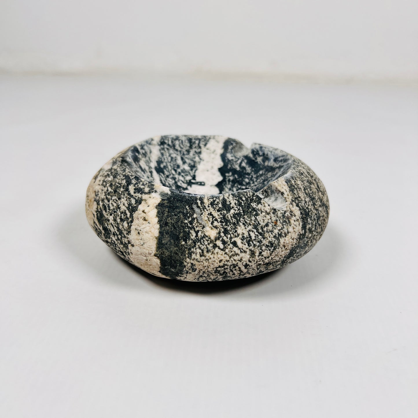 White Stroke Ash Tray - River Stone