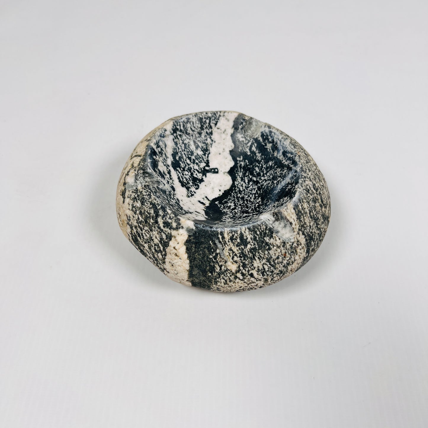 White Stroke Ash Tray - River Stone