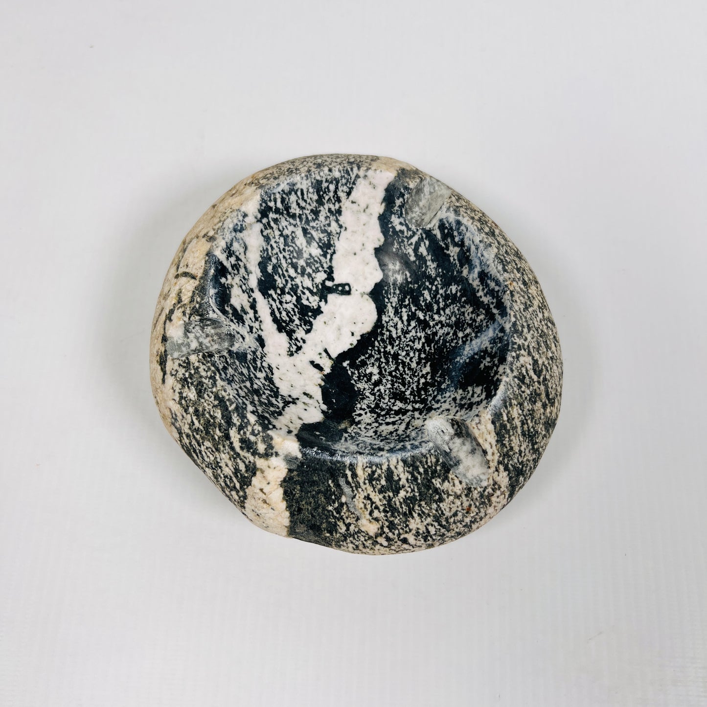 White Stroke Ash Tray - River Stone
