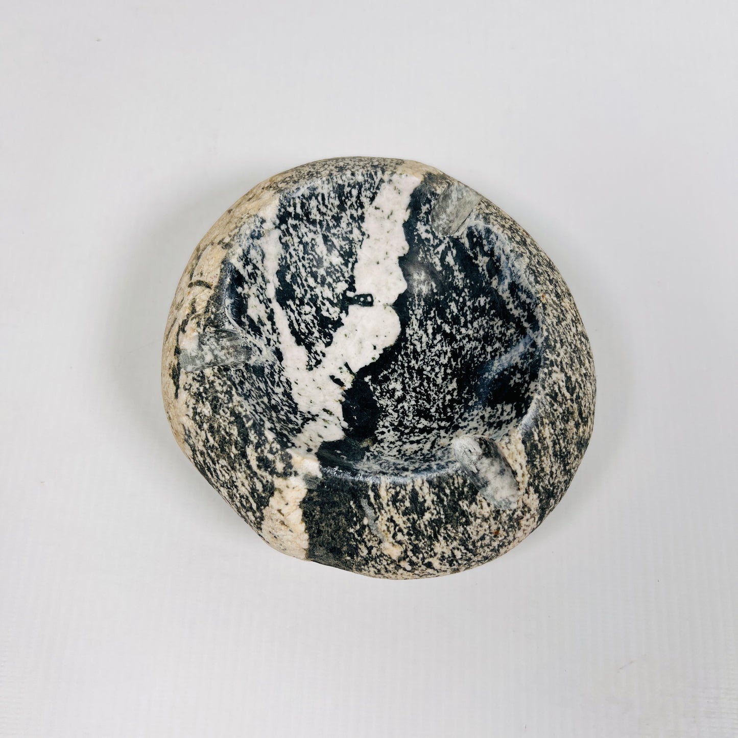 White Stroke Ash Tray - River Stone