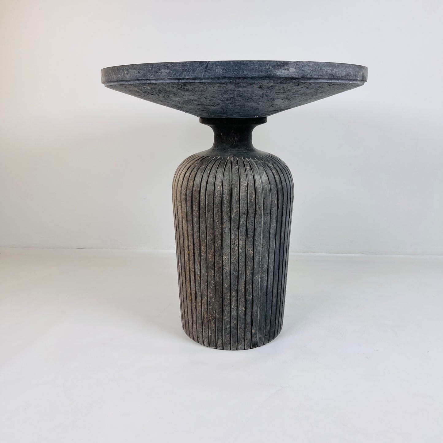 Cylindrical Table - Black