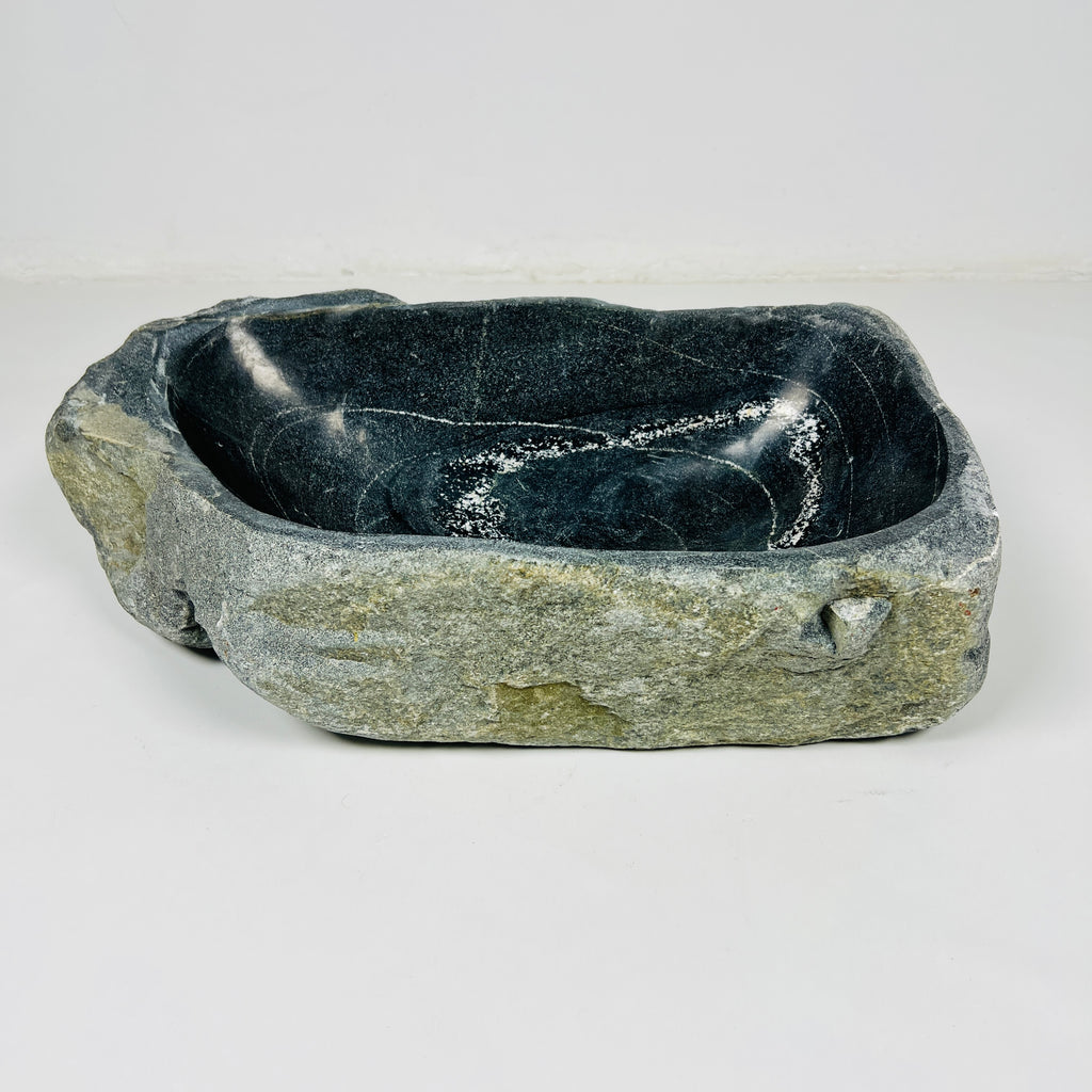 Ring Marked River Stone Sink