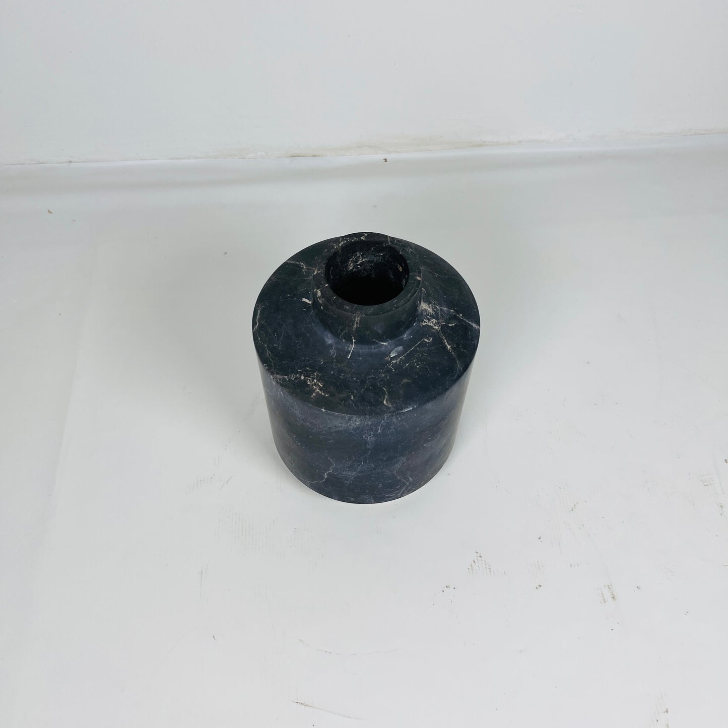 Wide Bottom Vase - Black
