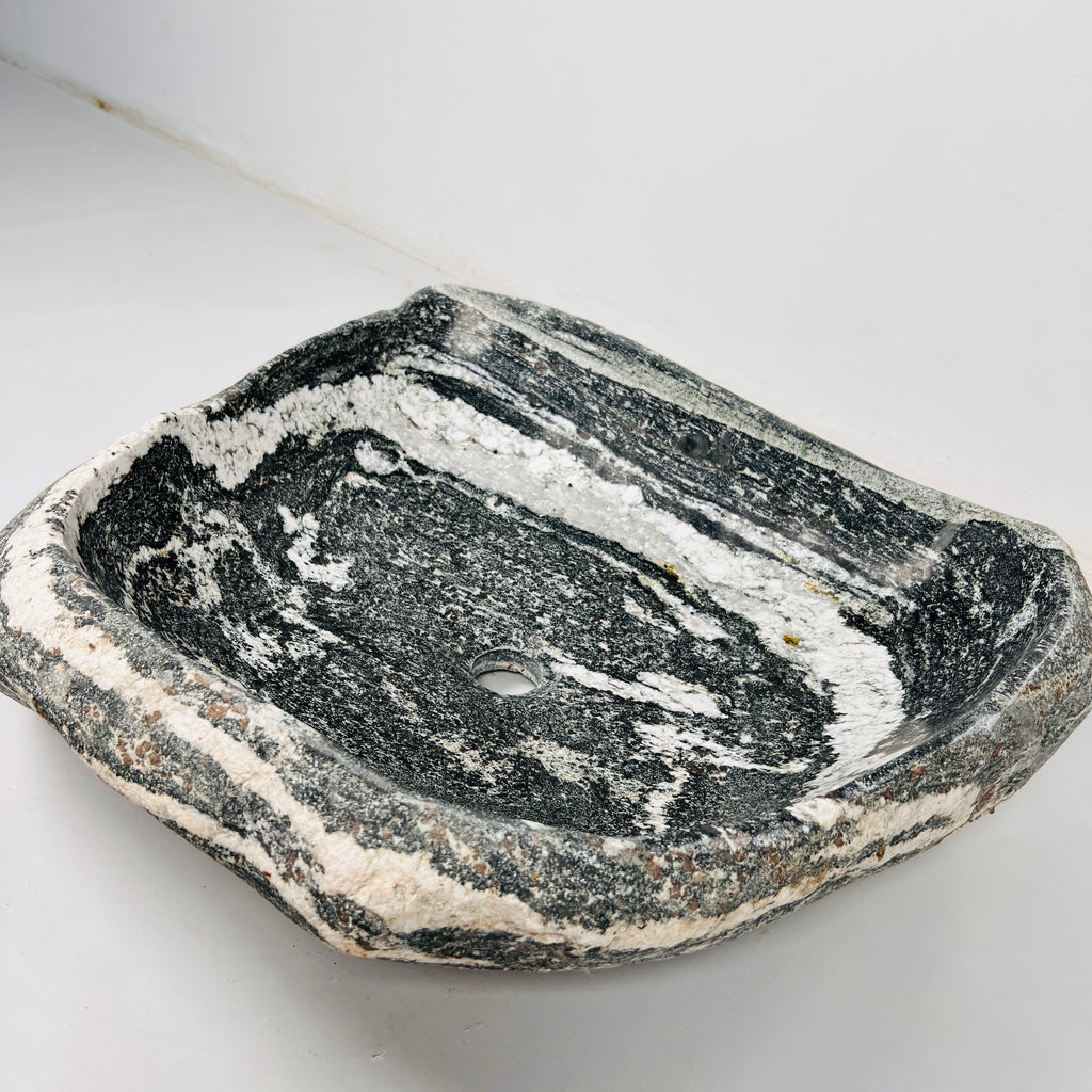 Circular Stride River Stone Sink