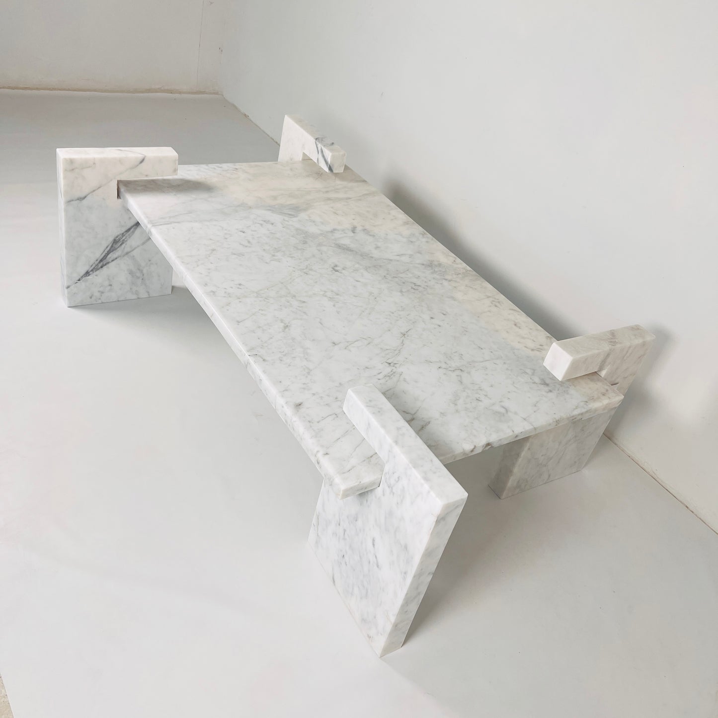 SkyLine Perch Table