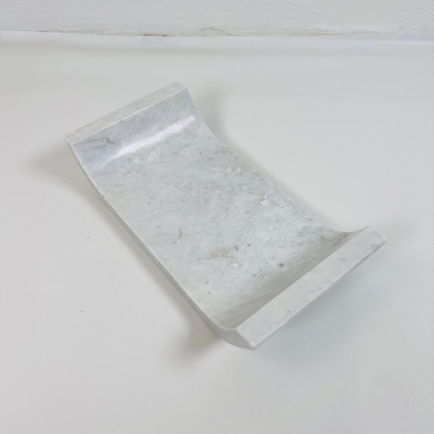 Curved Tray