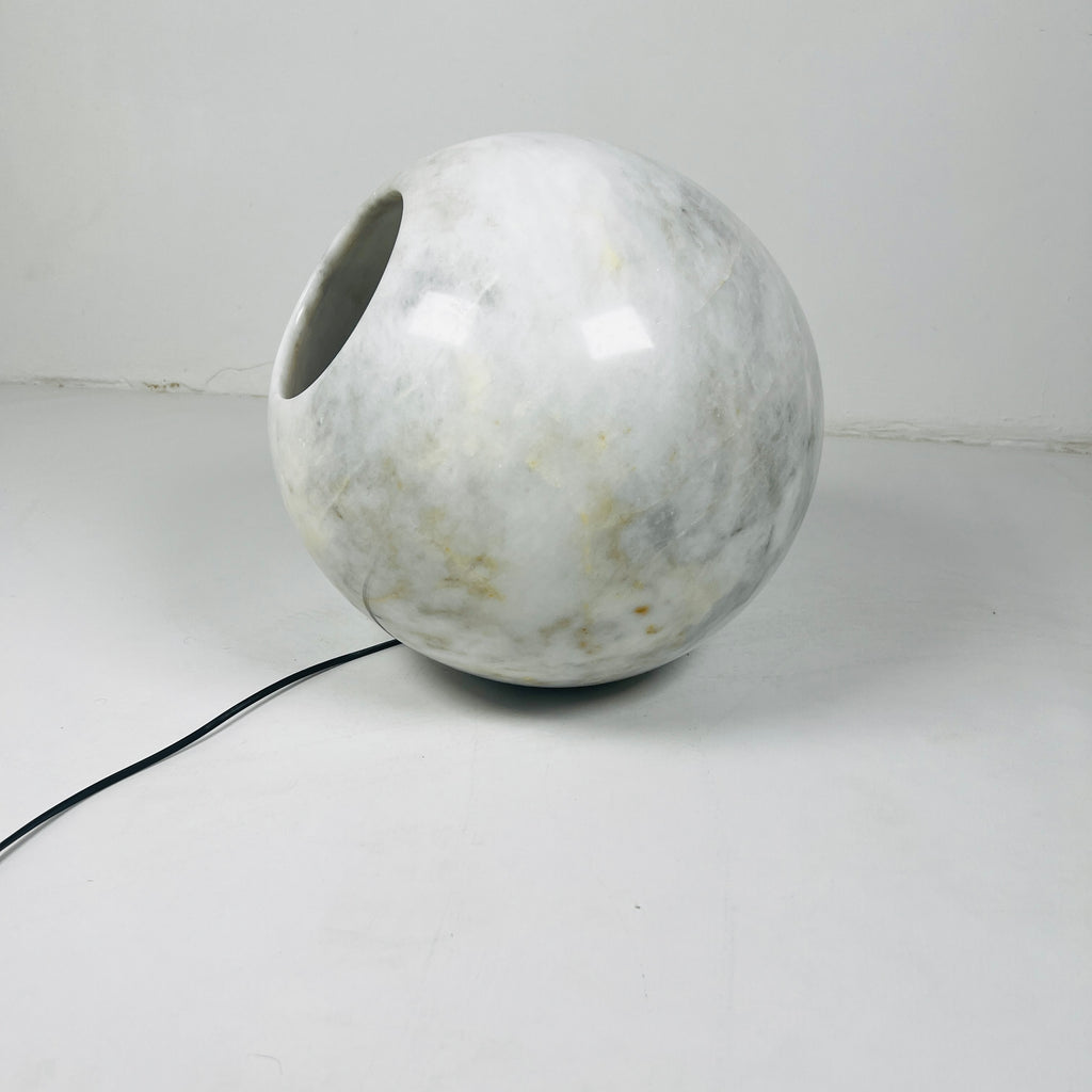 Pristine Glow Sphere Lamp