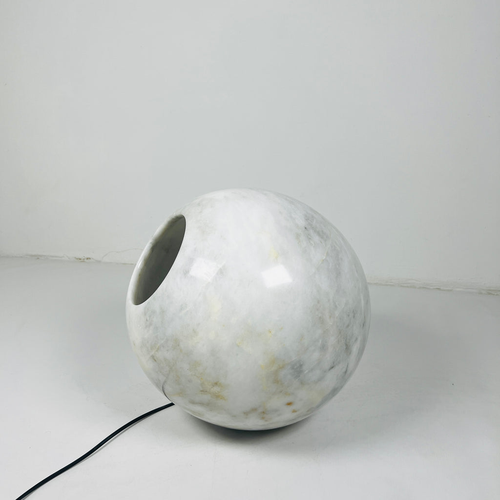 Pristine Glow Sphere Lamp