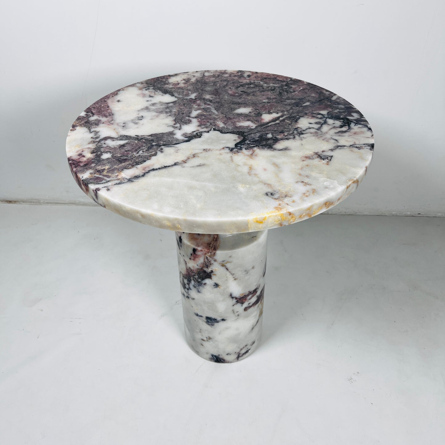 Luxe Crest Table - Red & White