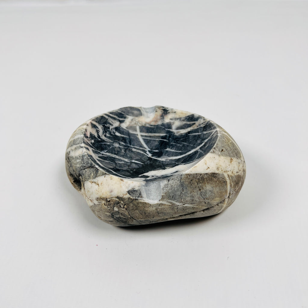 River Stone White Webbed Ash Tray