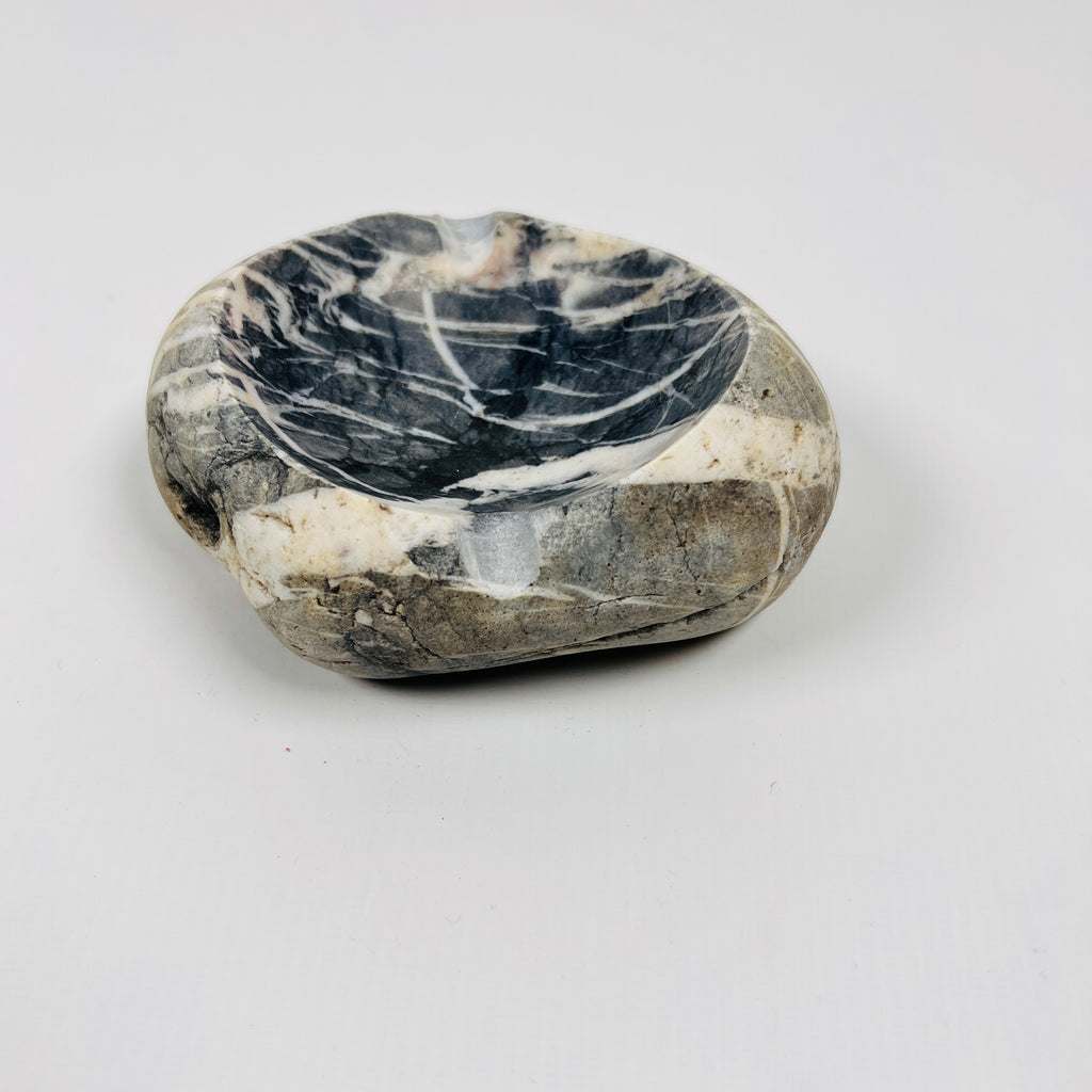 River Stone White Webbed Ash Tray