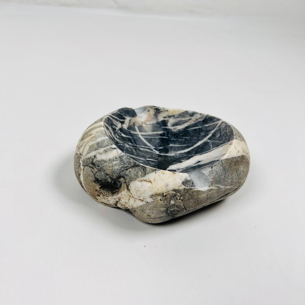 River Stone White Webbed Ash Tray