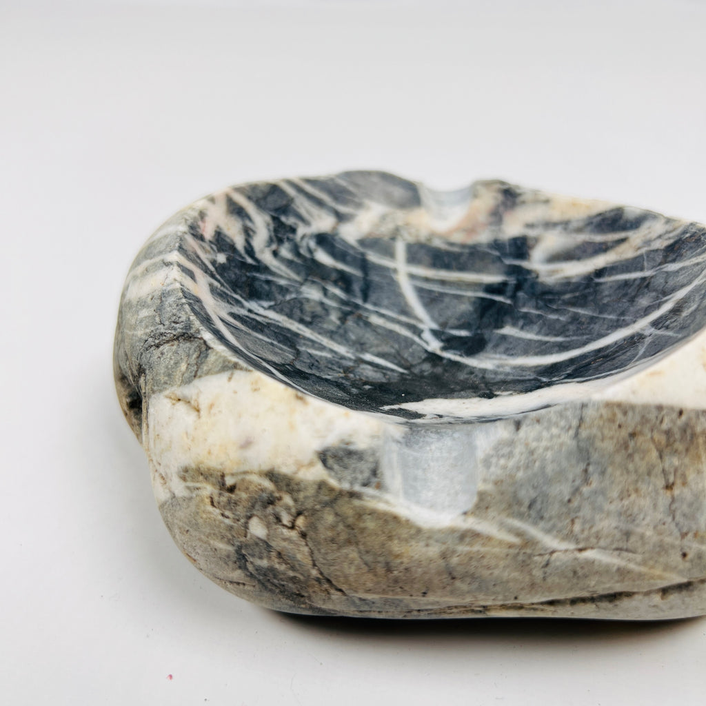 River Stone White Webbed Ash Tray