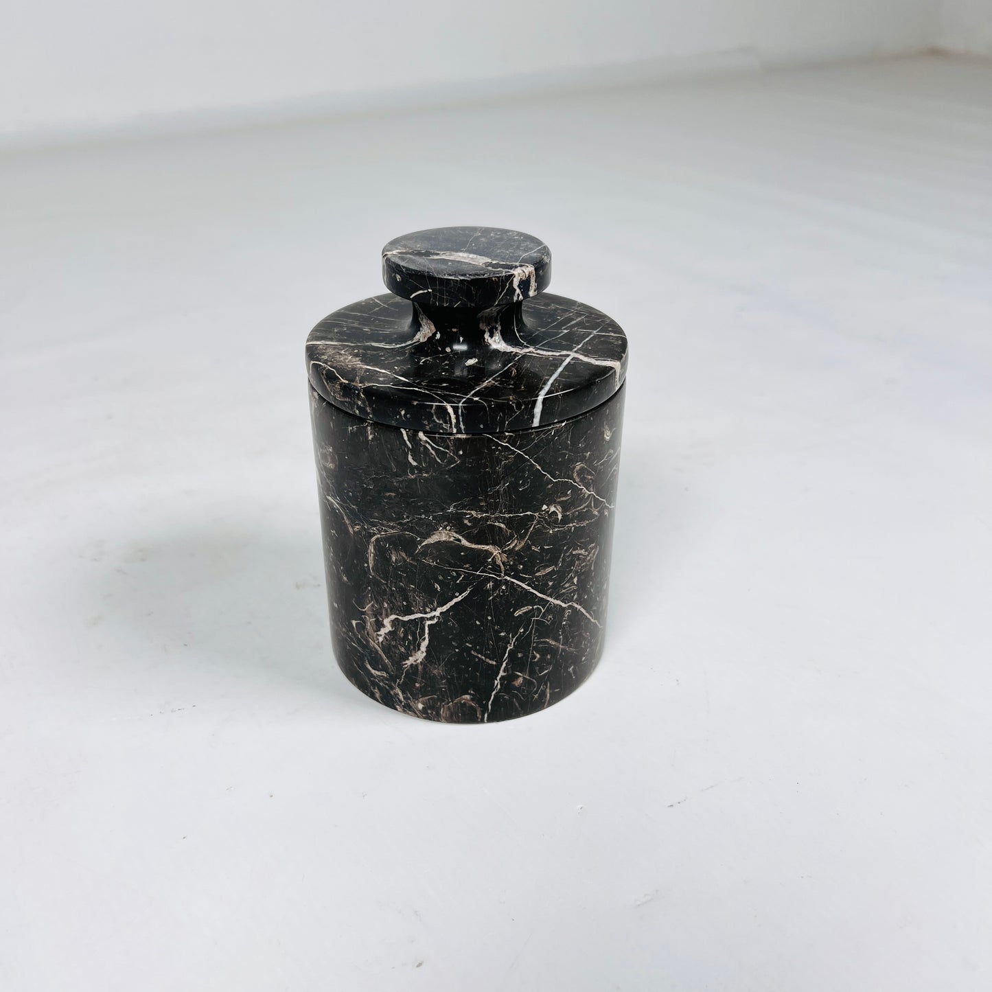 Monochrome Jar - Black