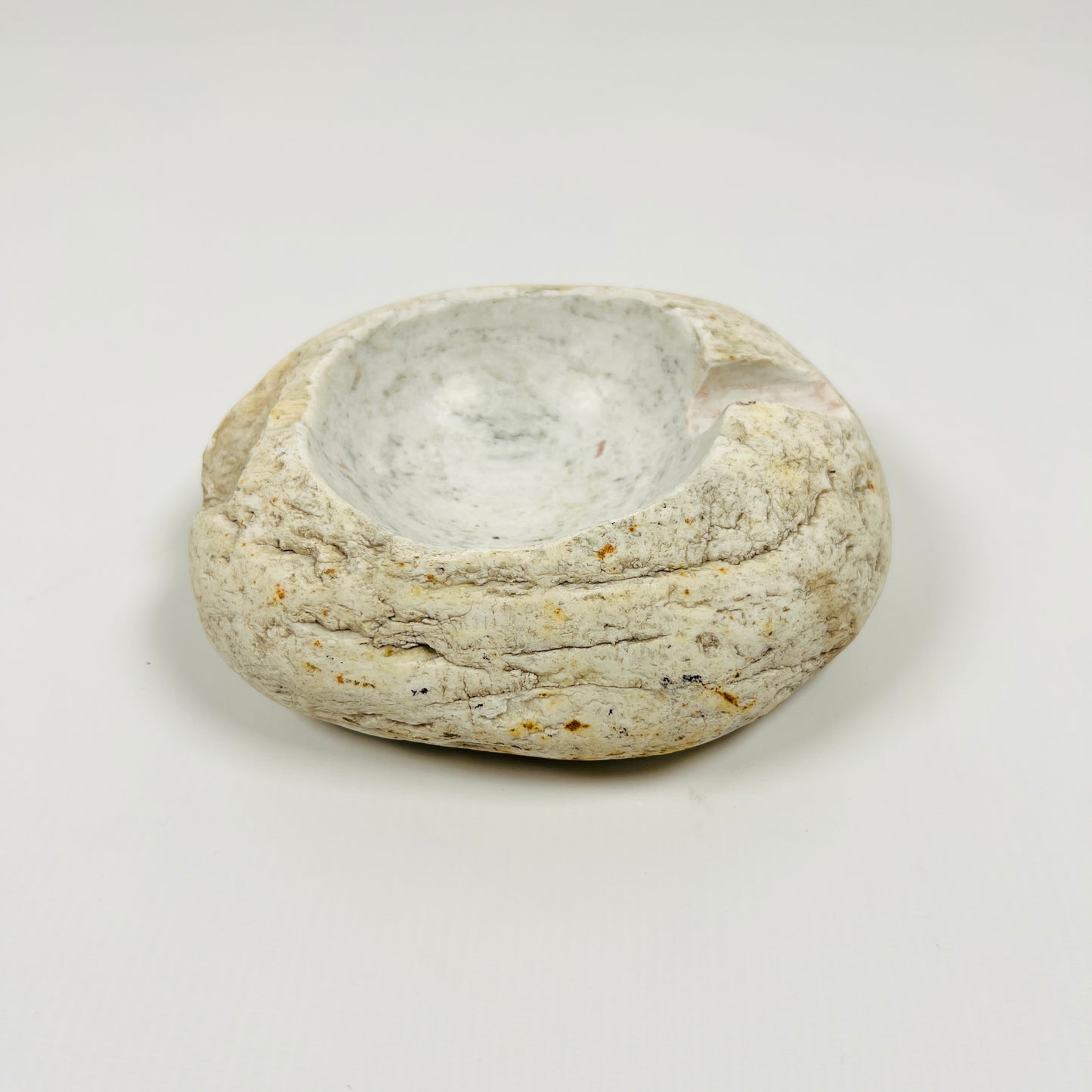 Streaked Eggshell Ash Tray - River Stone