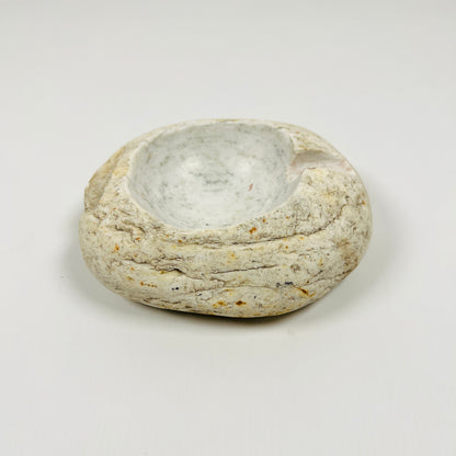 Streaked Eggshell Ash Tray - River Stone