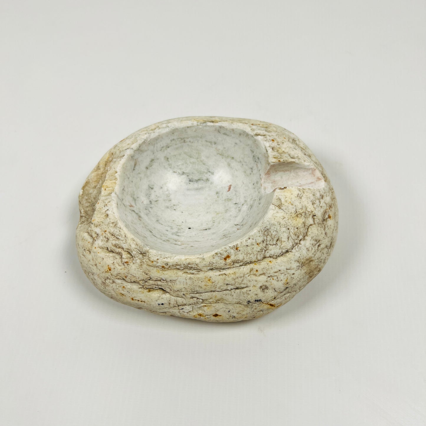 Streaked Eggshell Ash Tray - River Stone