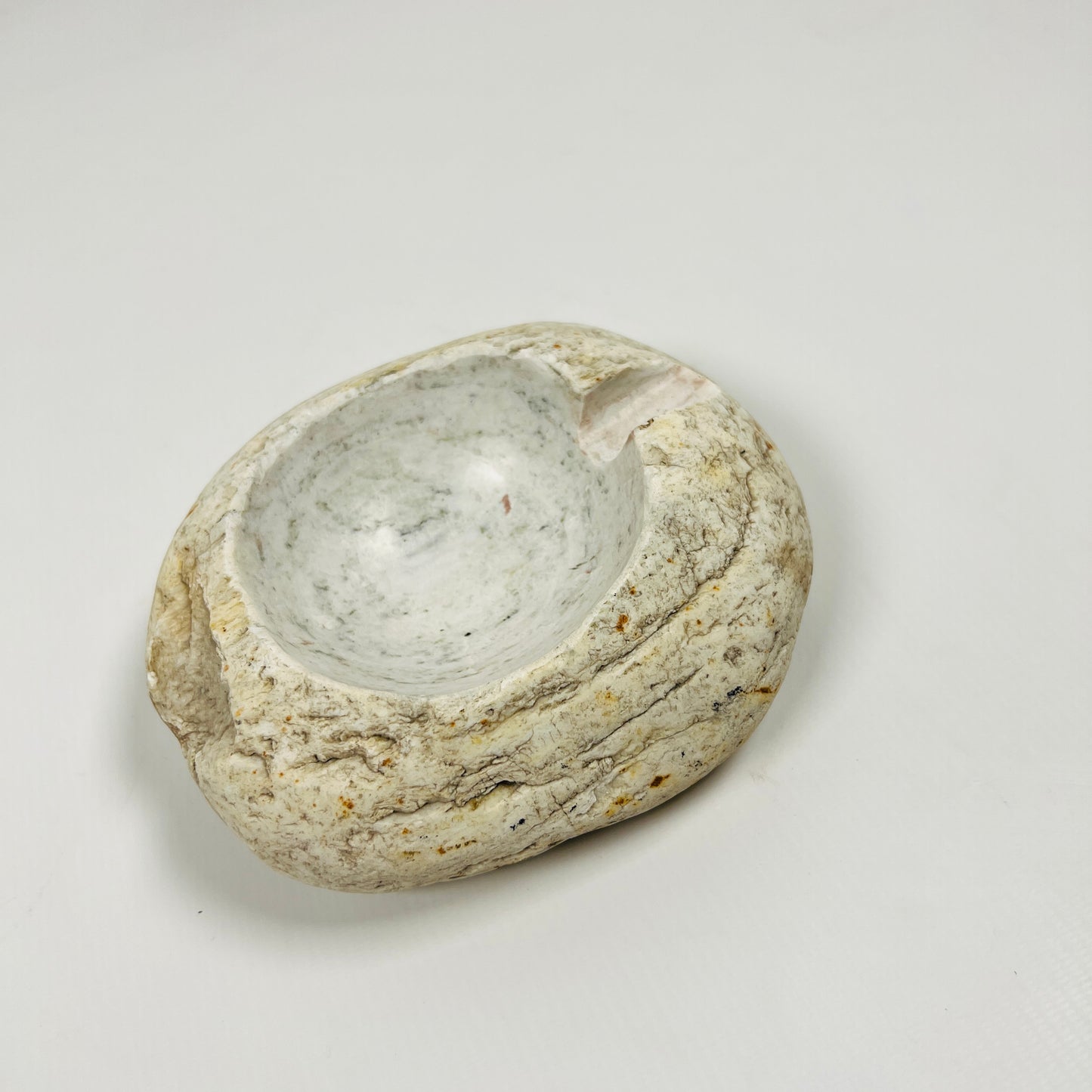 Streaked Eggshell Ash Tray - River Stone