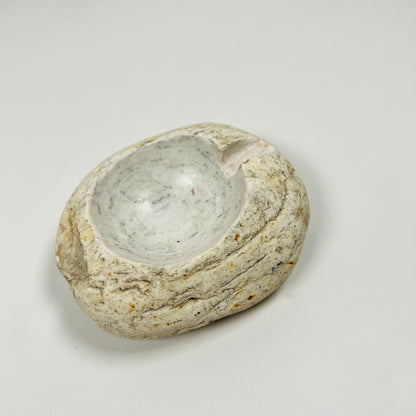 Streaked Eggshell Ash Tray - River Stone