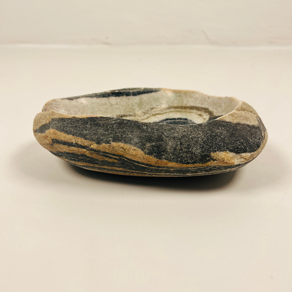 River Stone Black Ripple Ash Tray