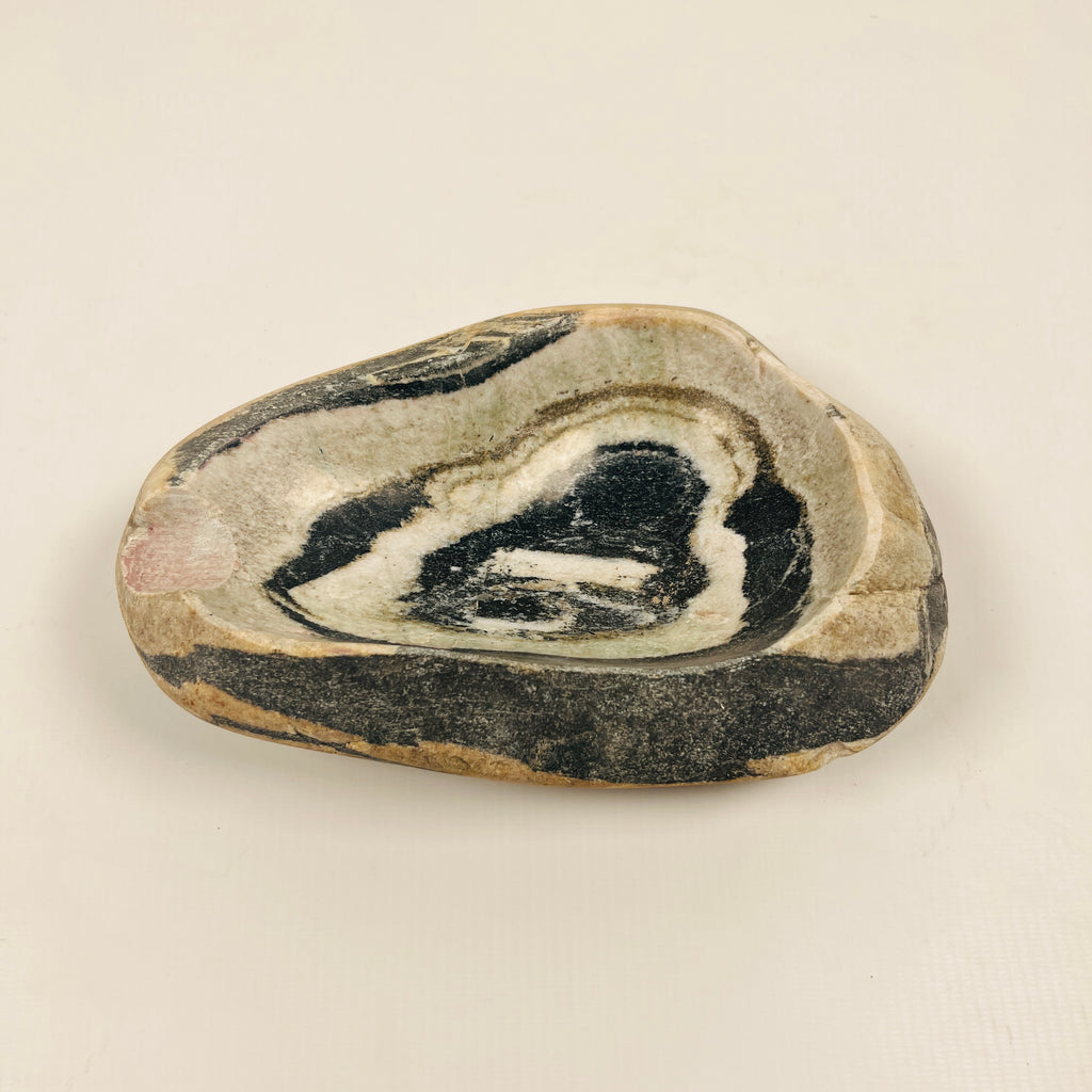 River Stone Black Ripple Ash Tray