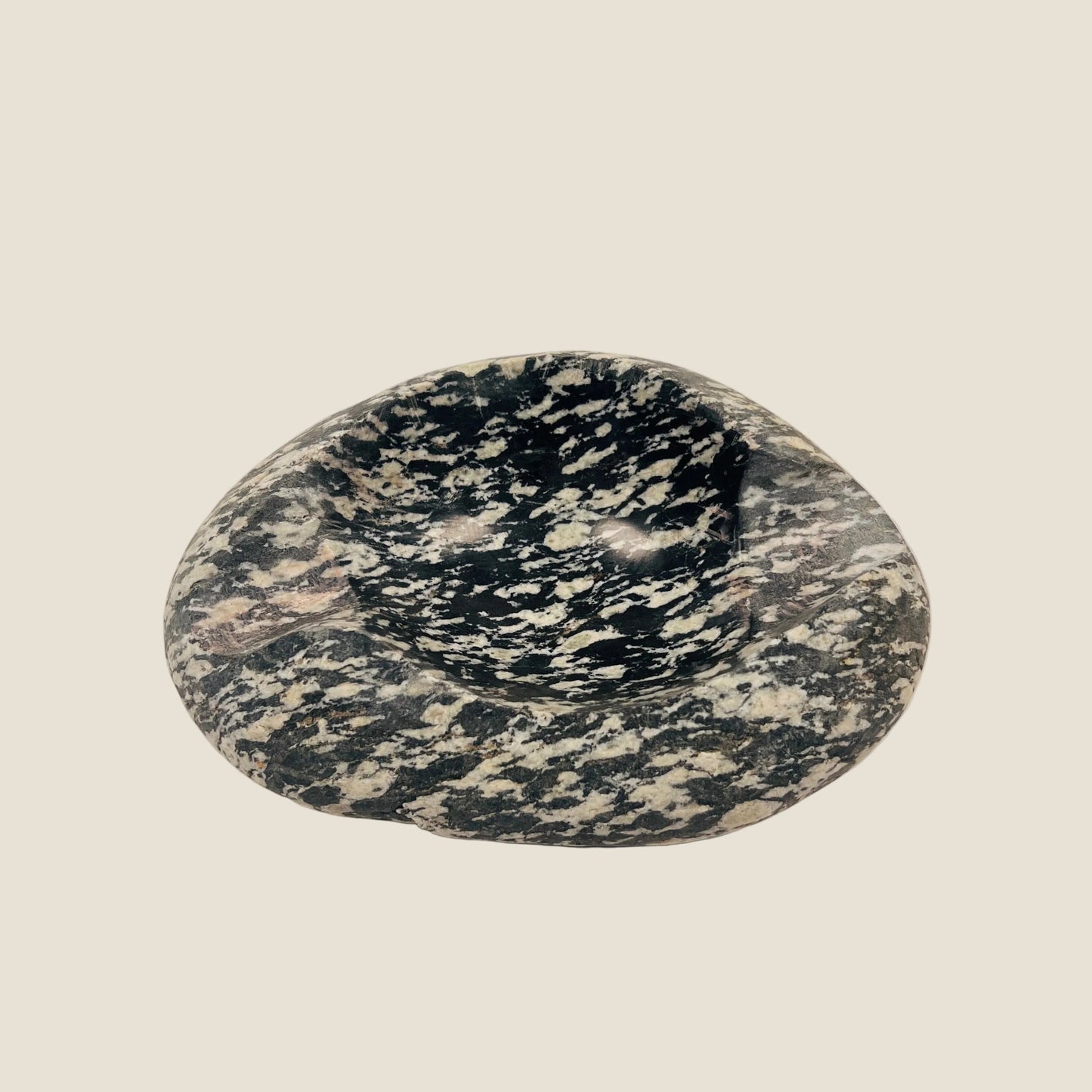 Black & White Grazed Ash Tray - Riverstone