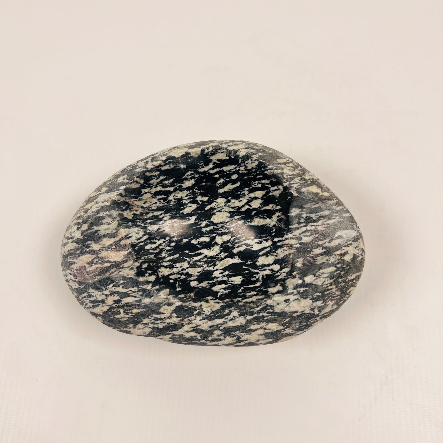 Black & White Grazed Ash Tray - Riverstone