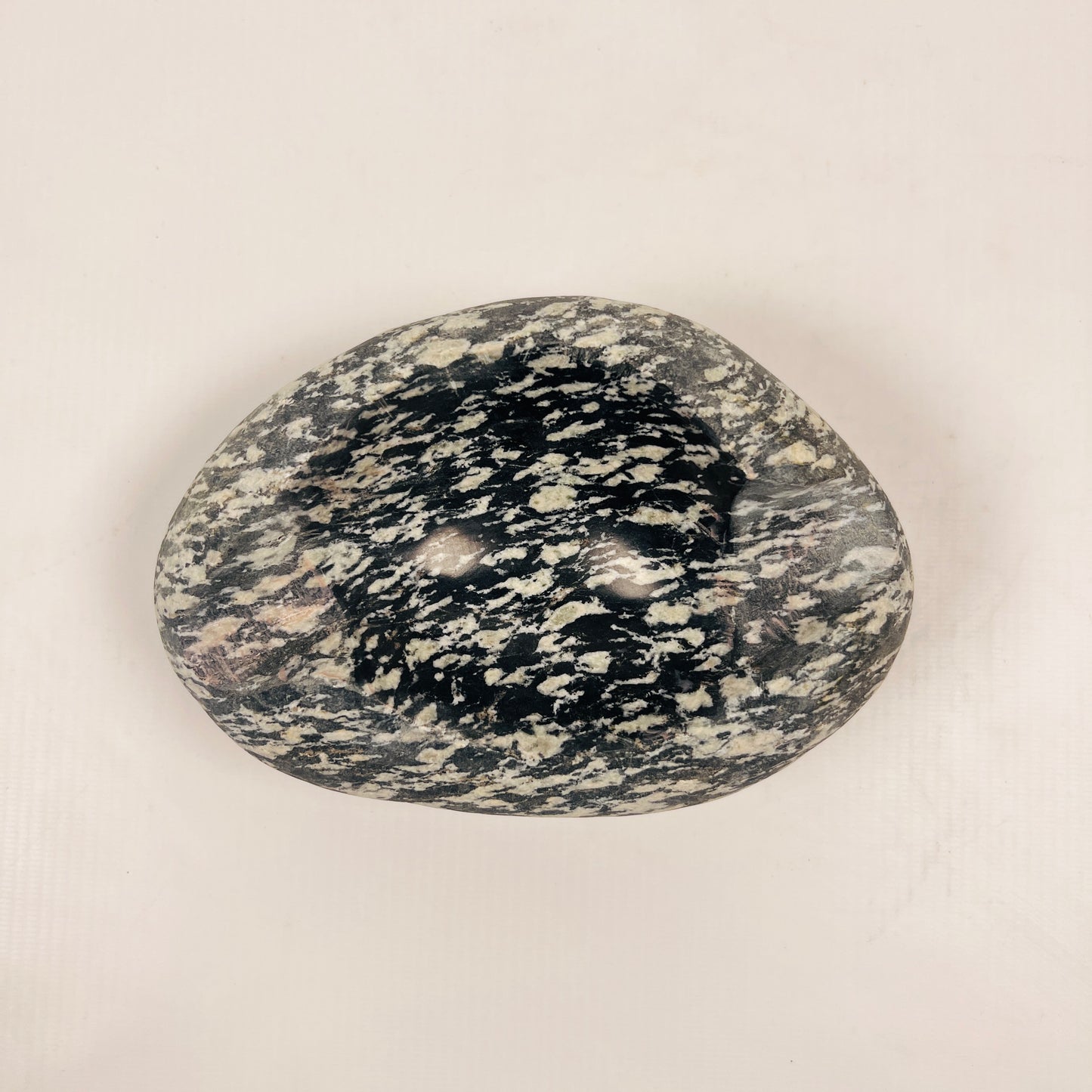 Black & White Grazed Ash Tray - Riverstone