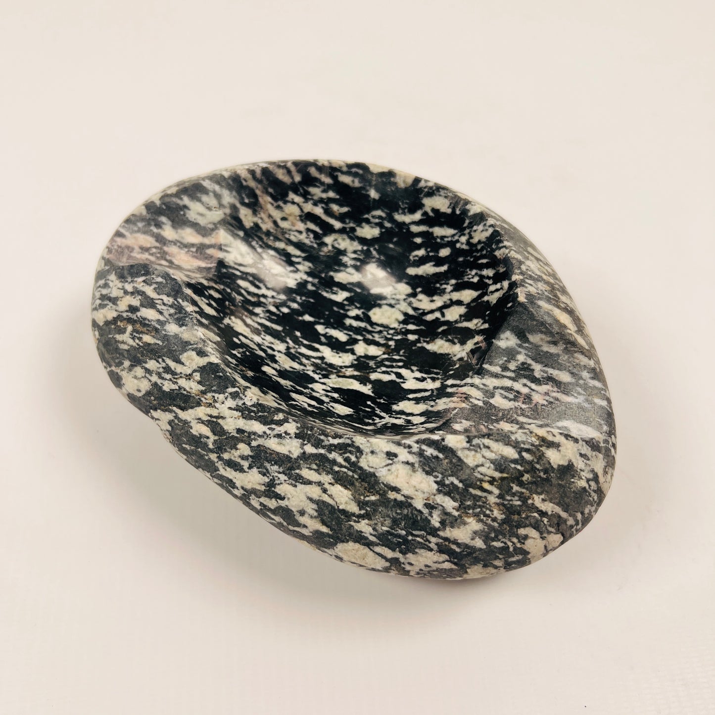 Black & White Grazed Ash Tray - Riverstone