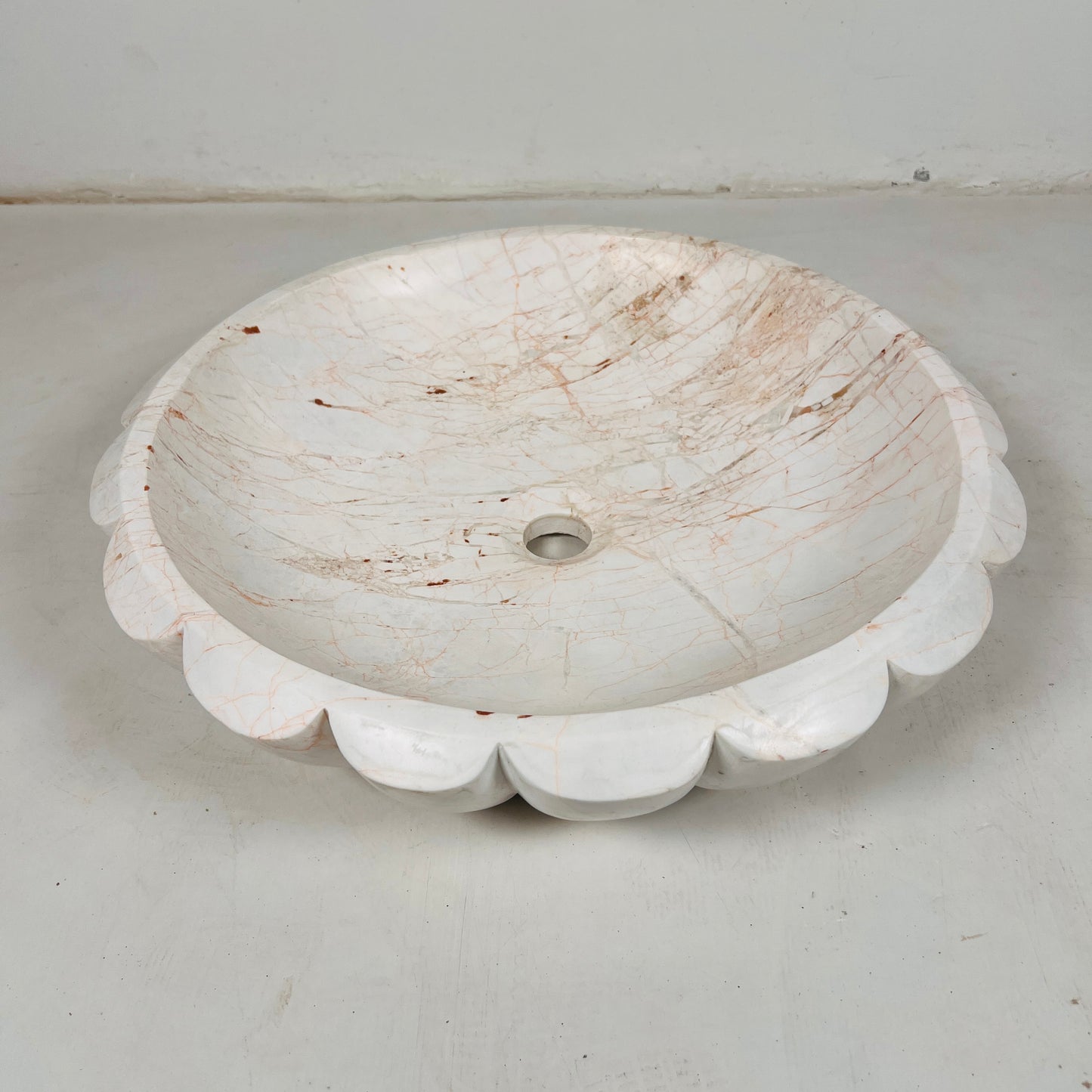 Scallop Sink - Noble White