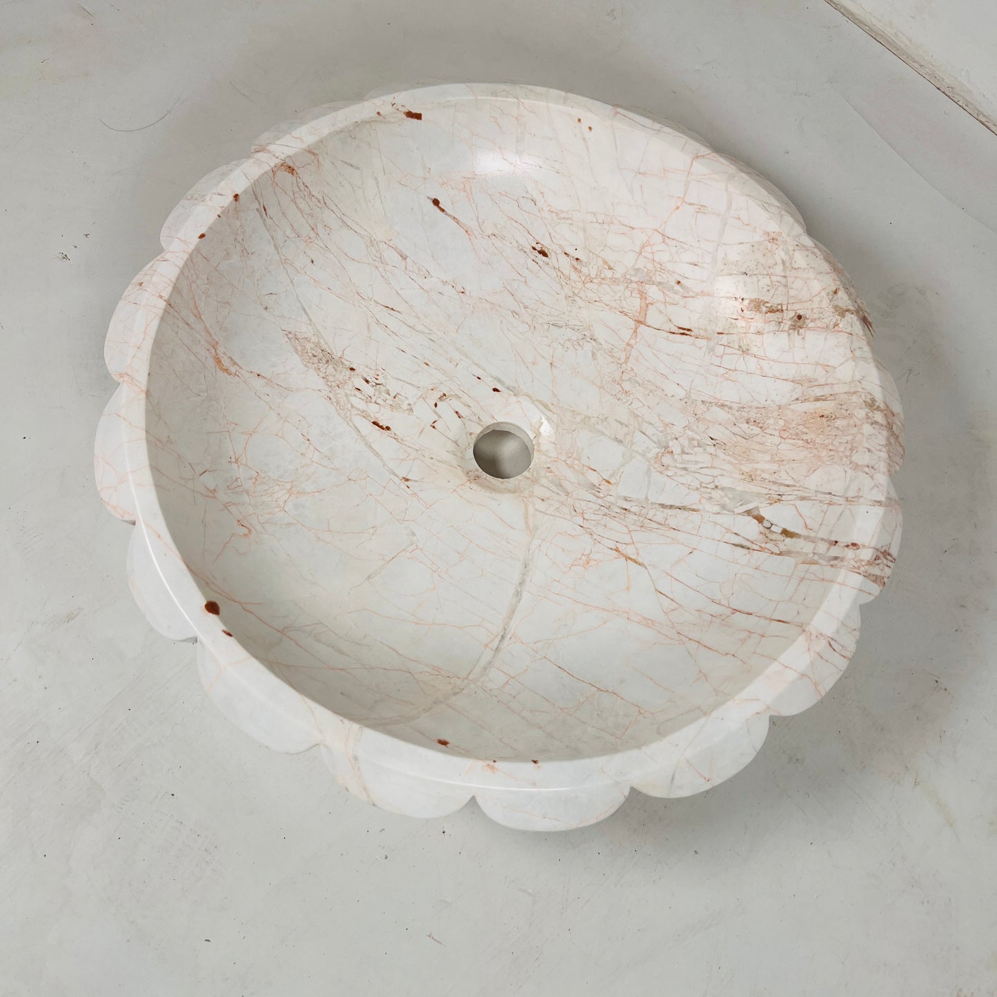 Scallop Sink - Noble White