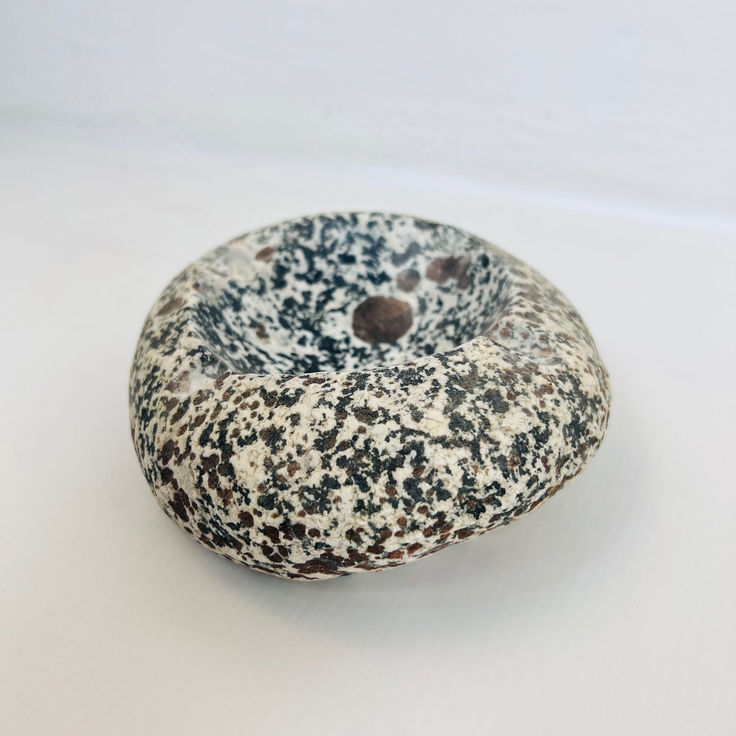 Black & White Spotted Ash Tray - Riverstone