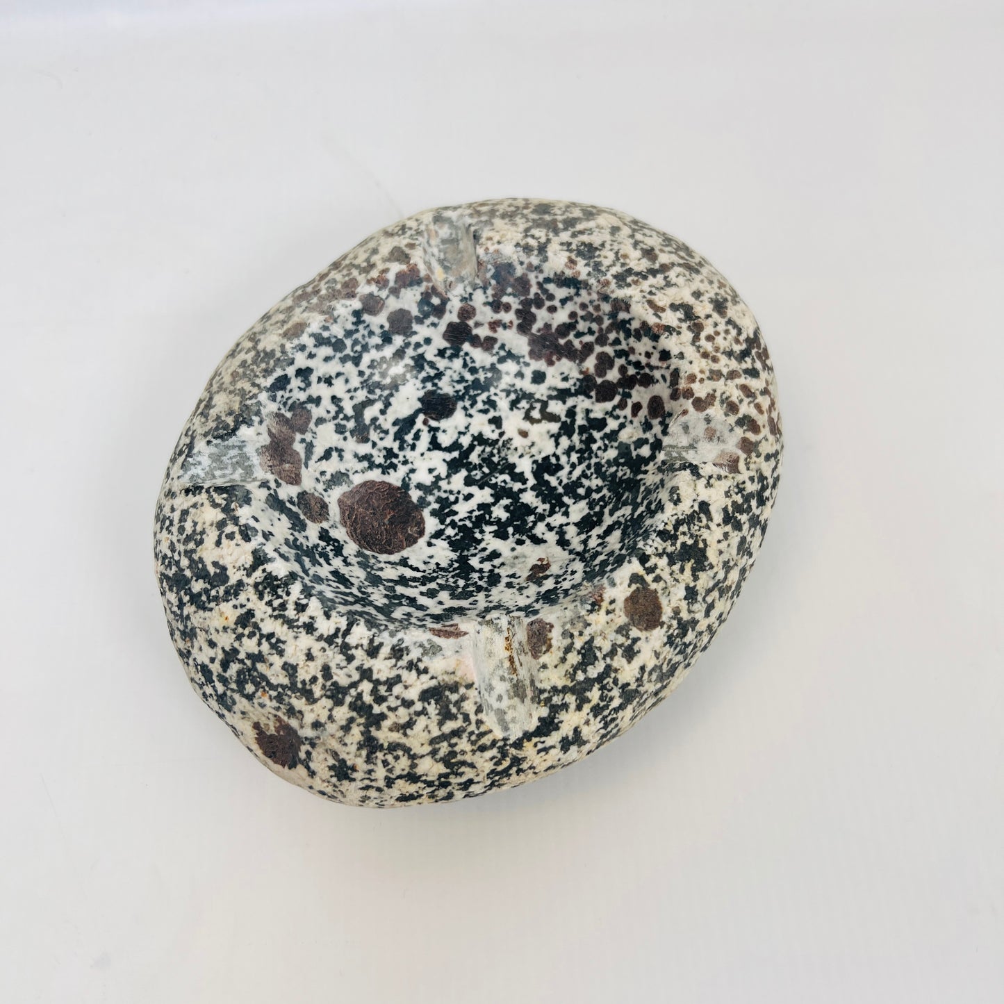 Black & White Spotted Ash Tray - Riverstone