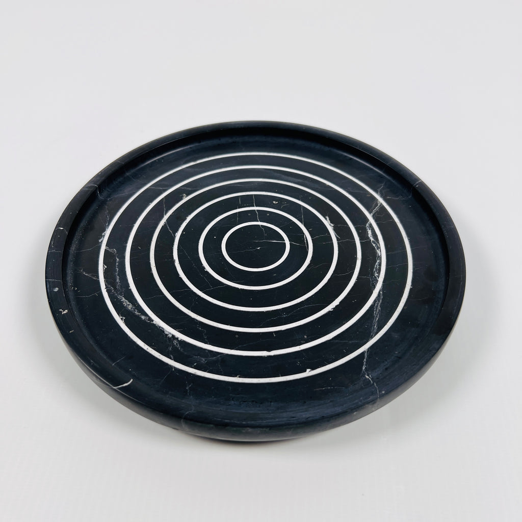 Black With White Concentric Circles Marble Plate