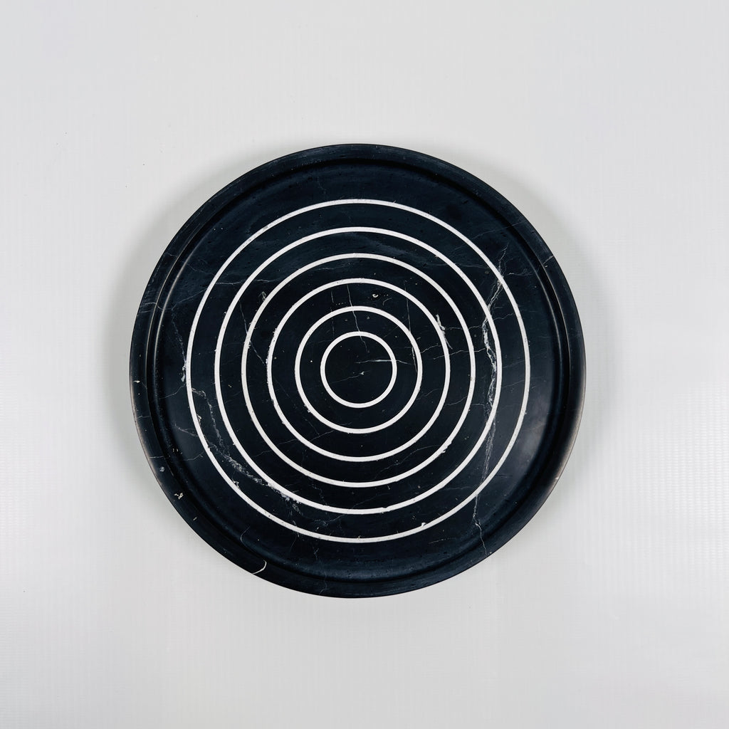 Black With White Concentric Circles Marble Plate