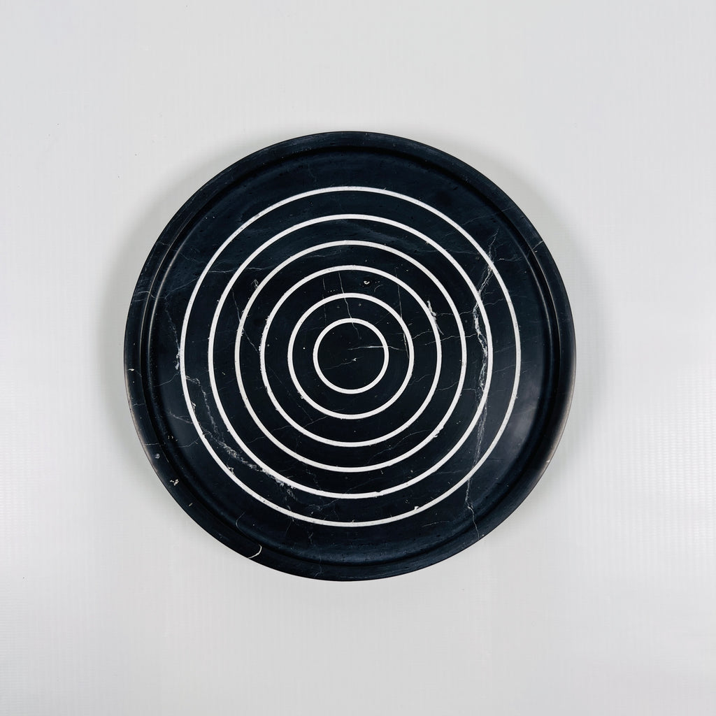 Black With White Concentric Circles Marble Plate