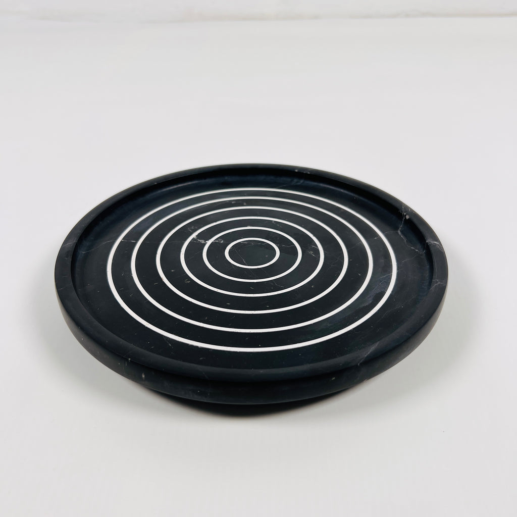 Black With White Concentric Circles Marble Plate