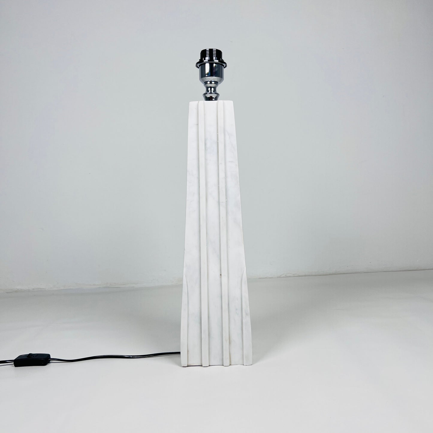 Ragged Table Lamp - Gray